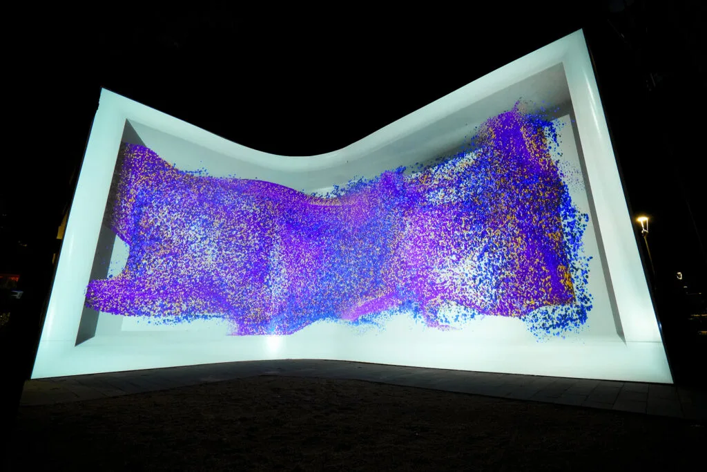 25 Yılın Yansıması, iç bükey mapping duvarında